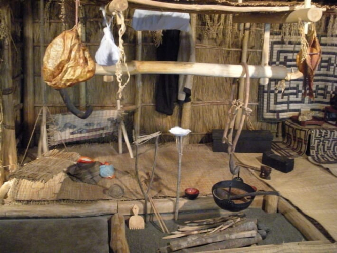 không gian ăn uống trong nhà của người Ainu