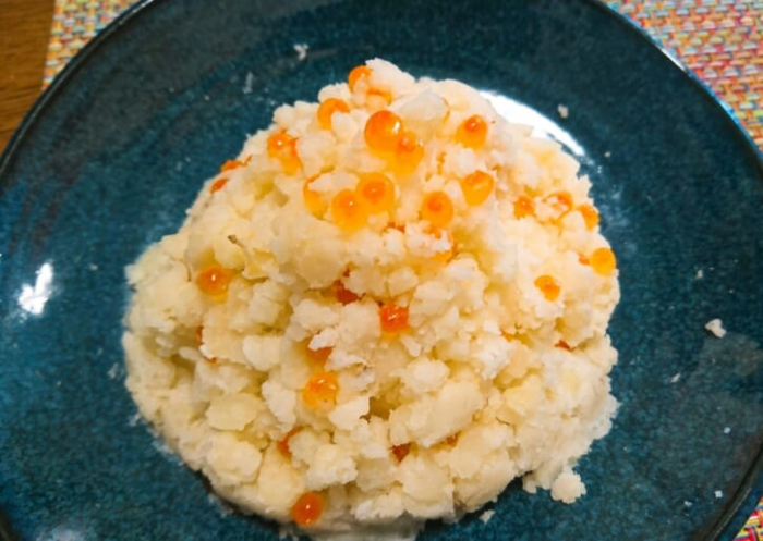 Món củ quả hầm Ratashikepu với phần trứng cá hồi bên trên