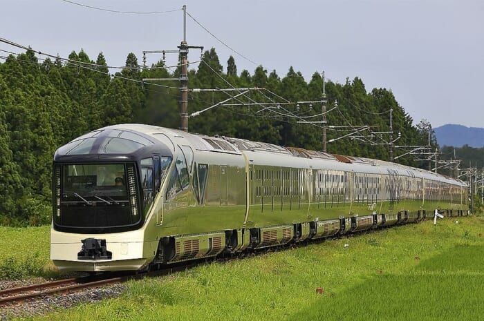 Train Suite Shikijima
