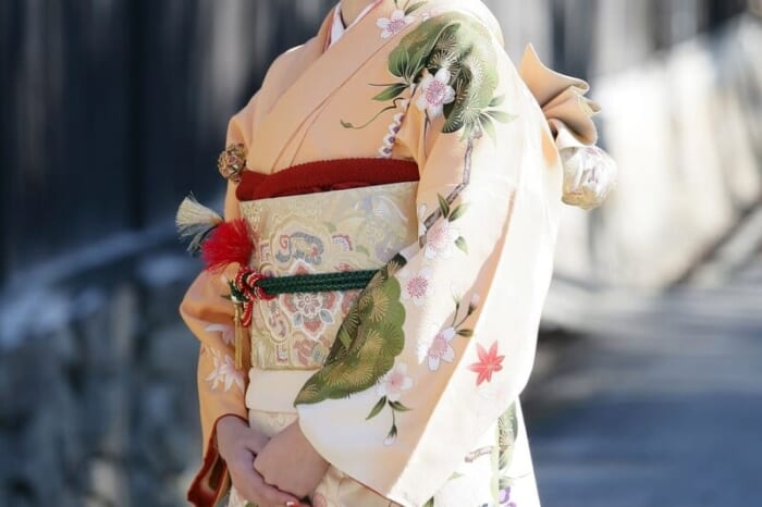 kimono họa tiết hoa thêu tay