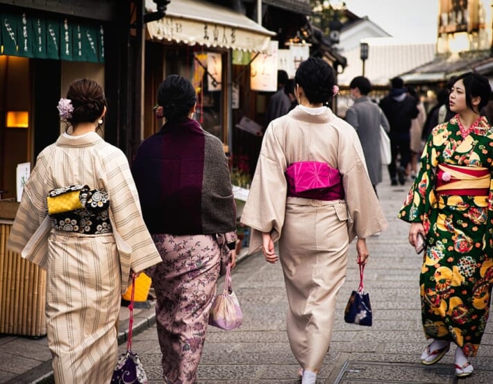 mặc trang phục kimono dạo phố